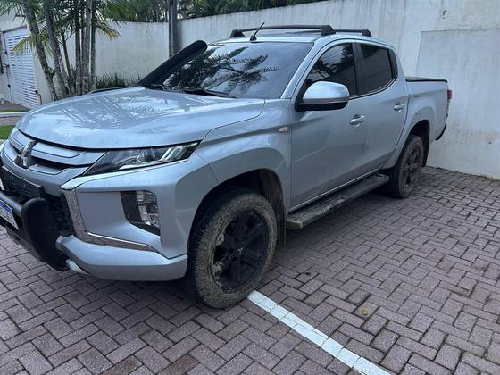 MITSUBISHI L200 TRITON 2.4 16V TURBO DIESEL GLS CD 4X4 AUTOMÁTICO