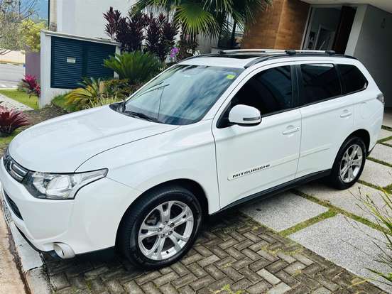MITSUBISHI-OUTLANDER-2013