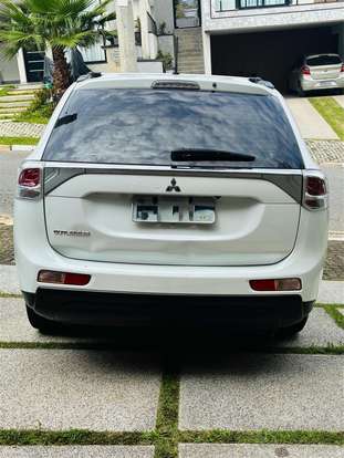 MITSUBISHI-OUTLANDER-2013