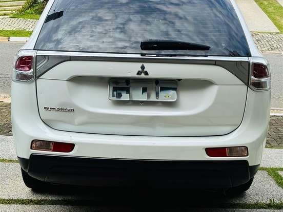 MITSUBISHI-OUTLANDER-2.0 16V GASOLINA 4P AUTOMÁTICO MITSUBISHI-OUTLANDER-2013