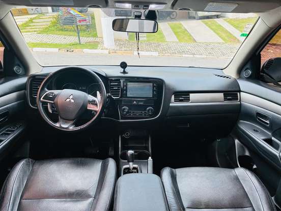 MITSUBISHI-OUTLANDER-2.0 16V GASOLINA 4P AUTOMÁTICO MITSUBISHI-OUTLANDER-2013