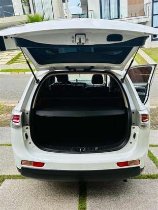 MITSUBISHI-OUTLANDER-2013