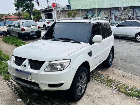 MITSUBISHI-PAJERO TR4-2.0 4X2 16V 140CV FLEX 4P AUTOMÁTICO MITSUBISHI-PAJERO TR4-2013
