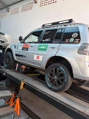 MITSUBISHI-PAJERO TR4-2010