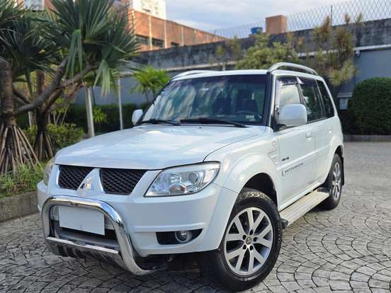 MITSUBISHI-PAJERO TR4-2.0 4X4 16V 140CV FLEX 4P AUTOMÁTICO MITSUBISHI-PAJERO TR4-2014
