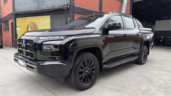 MITSUBISHI-TRITON-2025
