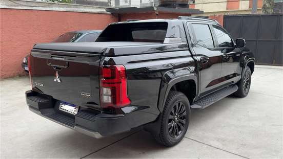 MITSUBISHI-TRITON-2025
