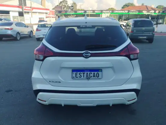 NISSAN-KICKS-2023