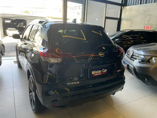 NISSAN-KICKS-2023