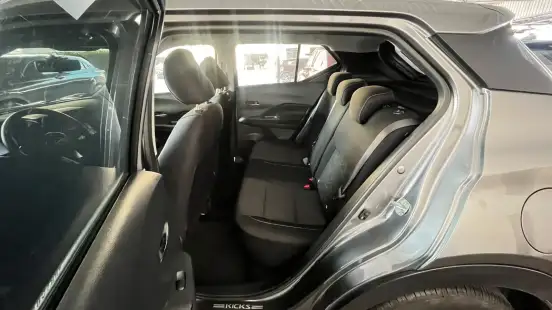 NISSAN-KICKS-2023