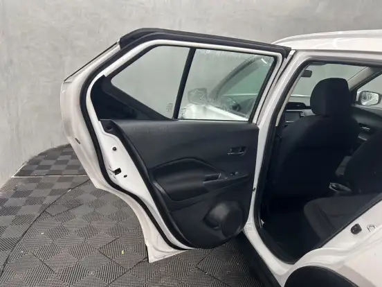 NISSAN-KICKS-2023