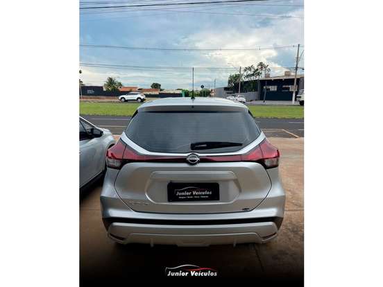 NISSAN-KICKS-2023