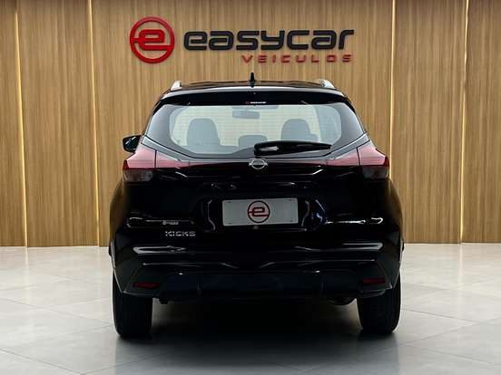 NISSAN-KICKS-2024