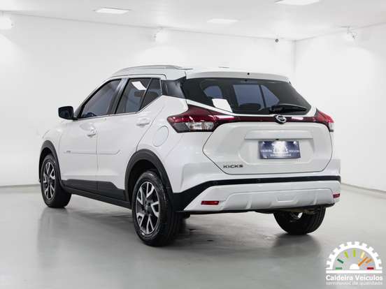 NISSAN-KICKS-2022