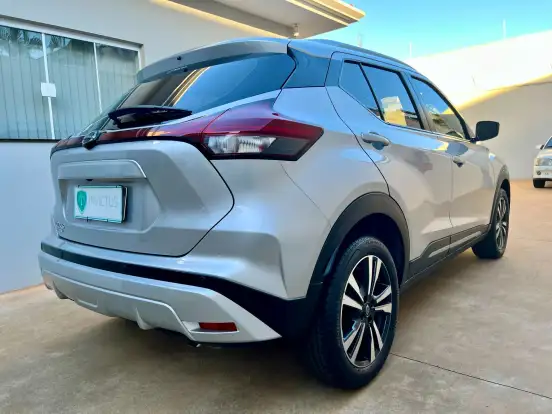 NISSAN-KICKS PLAY-2025