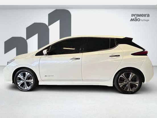 NISSAN-LEAF-2021