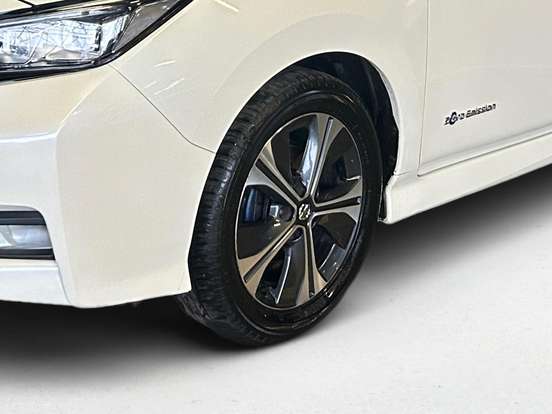 NISSAN-LEAF-2021