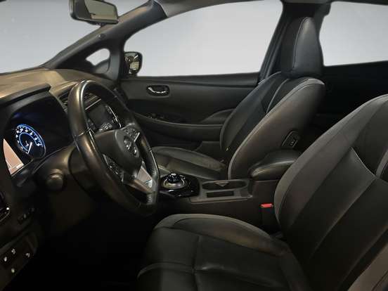 NISSAN-LEAF-2021