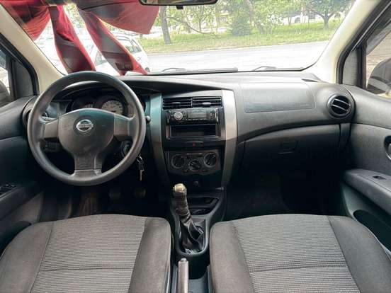 NISSAN-LIVINA-2012