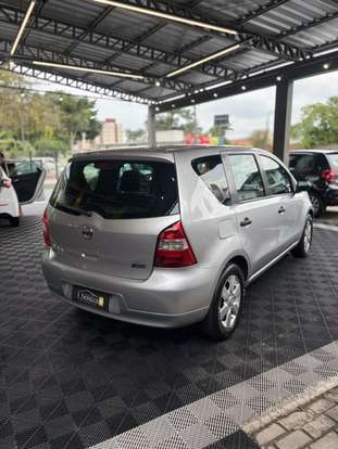 NISSAN-LIVINA-2011