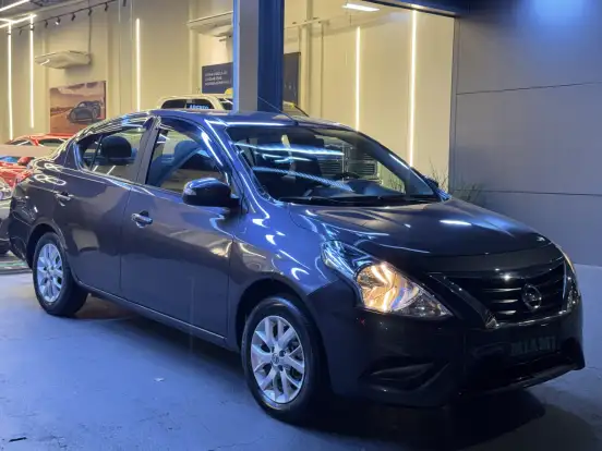 NISSAN-VERSA-2019