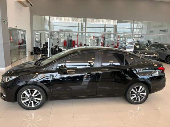 NISSAN-VERSA-2023