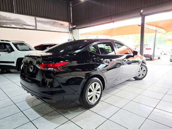 NISSAN-VERSA-2023