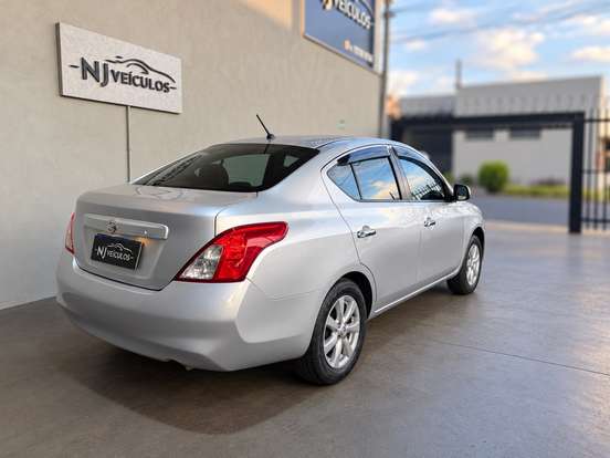 NISSAN-VERSA-2012