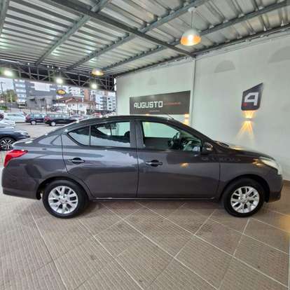 NISSAN-VERSA-2019