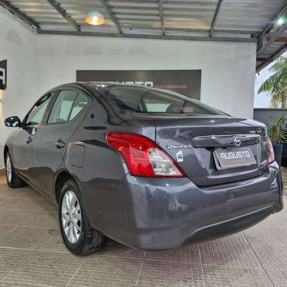 NISSAN-VERSA-2019