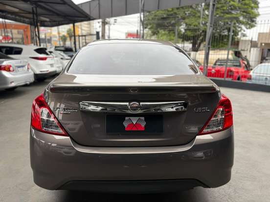 NISSAN-VERSA-2019