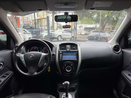 NISSAN-VERSA-2019