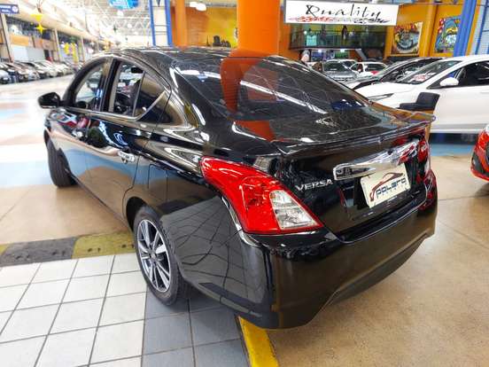 NISSAN-VERSA-2018
