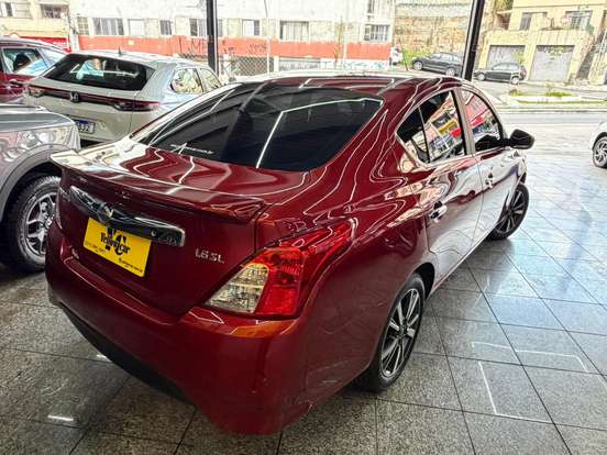 NISSAN-VERSA-2019