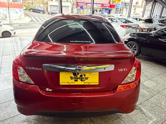 NISSAN-VERSA-2019