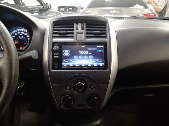 NISSAN-VERSA-2019