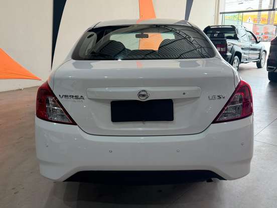 NISSAN-VERSA-2019