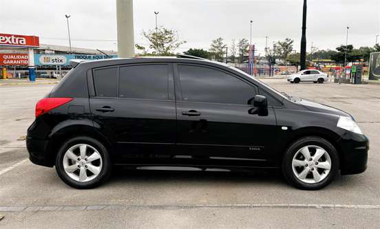 NISSAN-TIIDA-2011