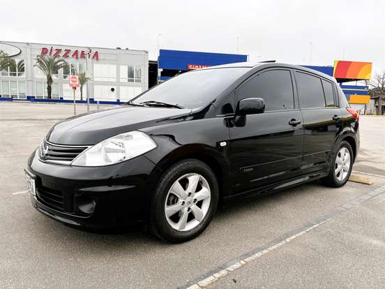 NISSAN-TIIDA-2011