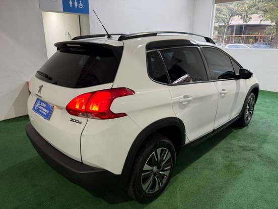 PEUGEOT-2008-2021