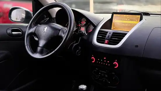 PEUGEOT-207-2012