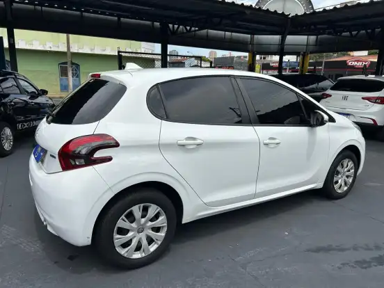 PEUGEOT-208-2018