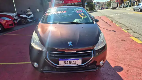 PEUGEOT-208-2015