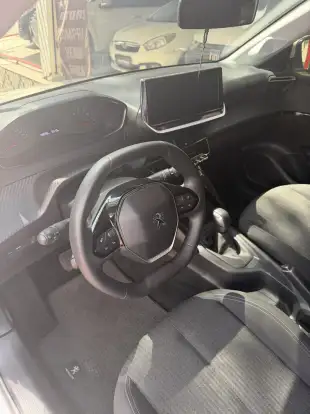 PEUGEOT-208-2022