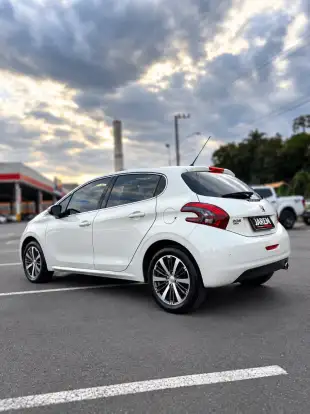 PEUGEOT-208-2017
