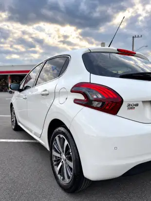 PEUGEOT-208-2017