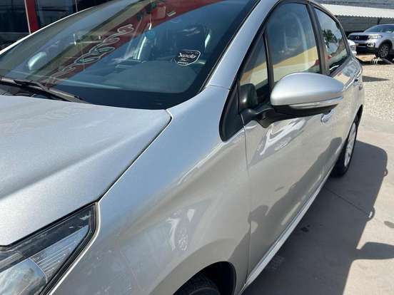 PEUGEOT-208-2017