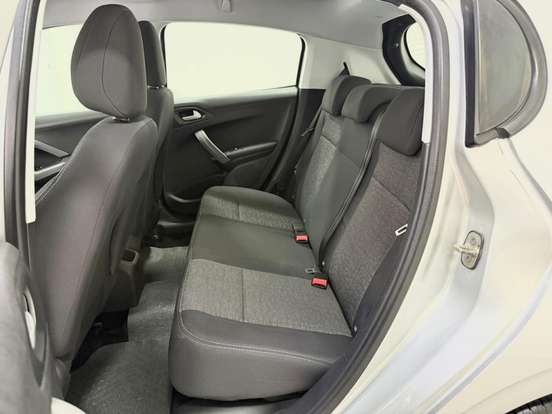 PEUGEOT-208-2018