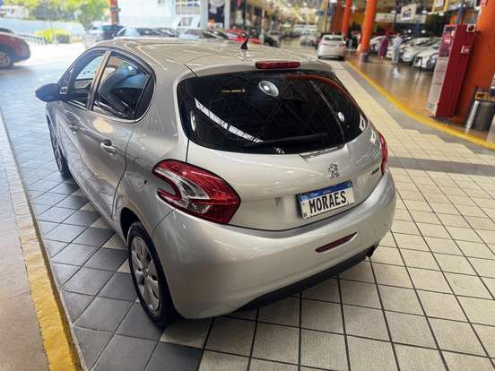 PEUGEOT-208-2013