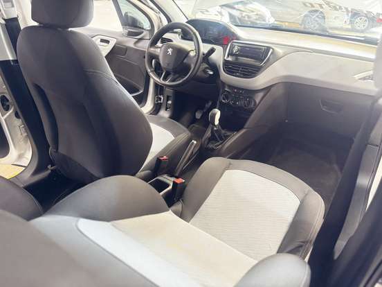 PEUGEOT-208-2013